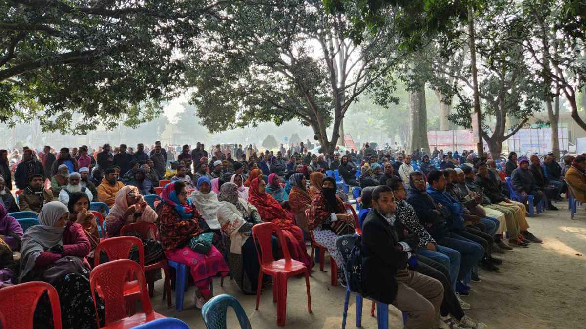 ফের পূর্ণদিবস কর্মবিরতি পালন করল রাবি কর্মকর্তা-কর্মচারীরা