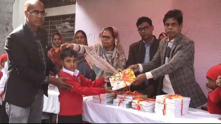 চাঁপাইনবাবগঞ্জে বেশির ভাগই শিক্ষার্থী চাহিদা অনুযায়ী বই পায়নি