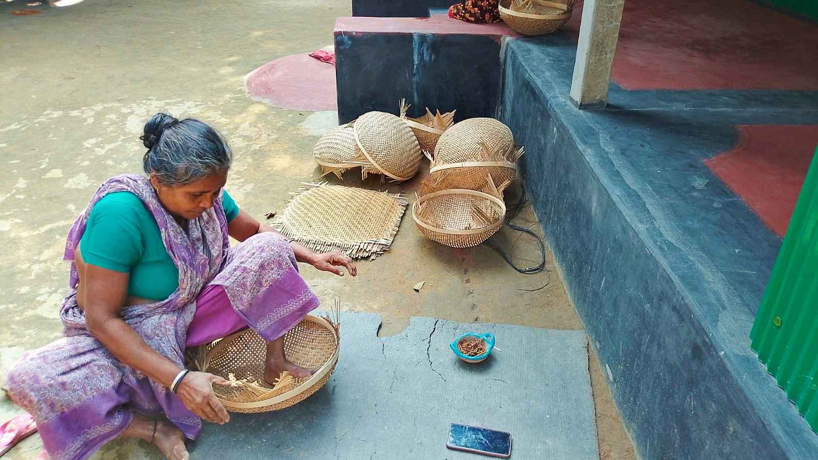ভালো নেই নড়াইলের বাঁশ-বেতের কারিগররা