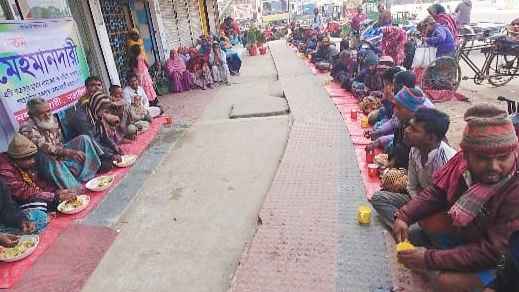 দেড় বছর ধরে চলছে মেহমানদারি, তাদের একবেলা পেটভরে খাওয়ান সেই যুবকেরা