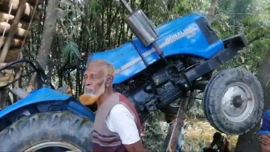 লাকড়ি বোঝাই ট্রাক্টর চাপায় চটপটি বিক্রেতা নিহত