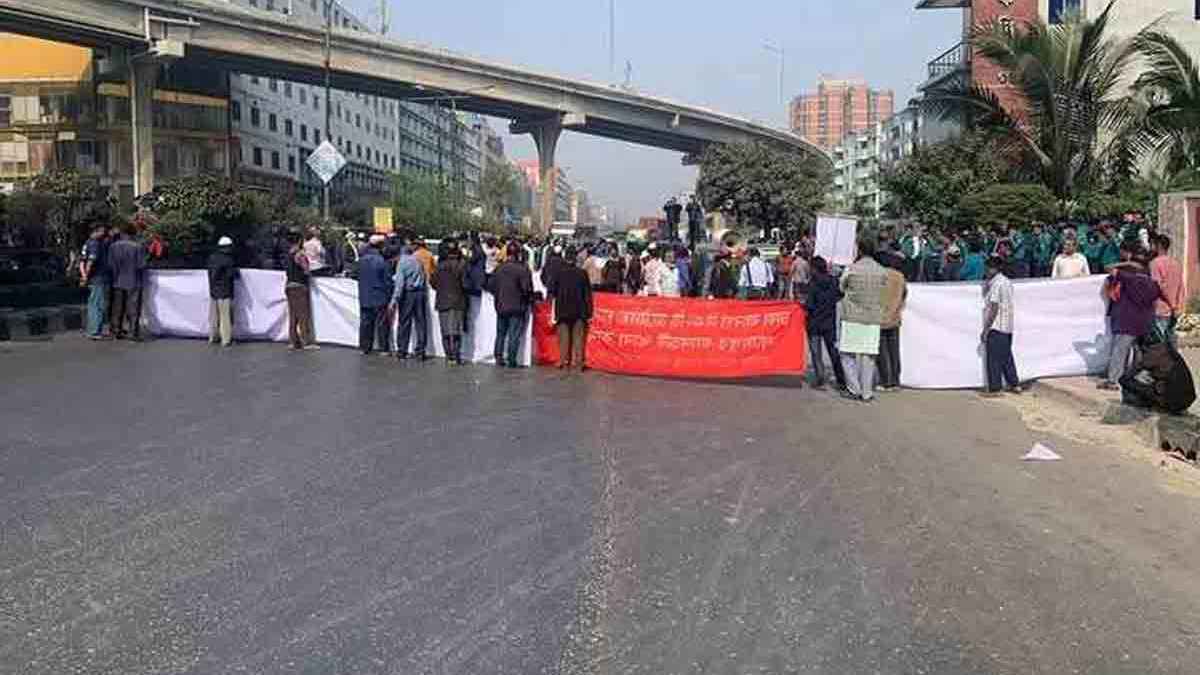 মহাখালীতে সিএনজি অটোরিকশা চালকদের সড়ক অবরোধ