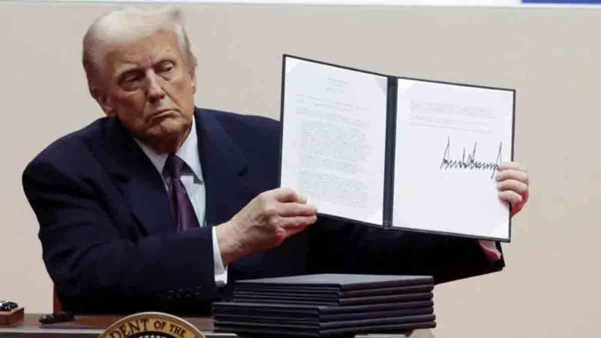 দায়িত্ব নিয়েই বাইডেন আমলের ৭৮টি নির্বাহী আদেশ বাতিল করলেন ট্রাম্প