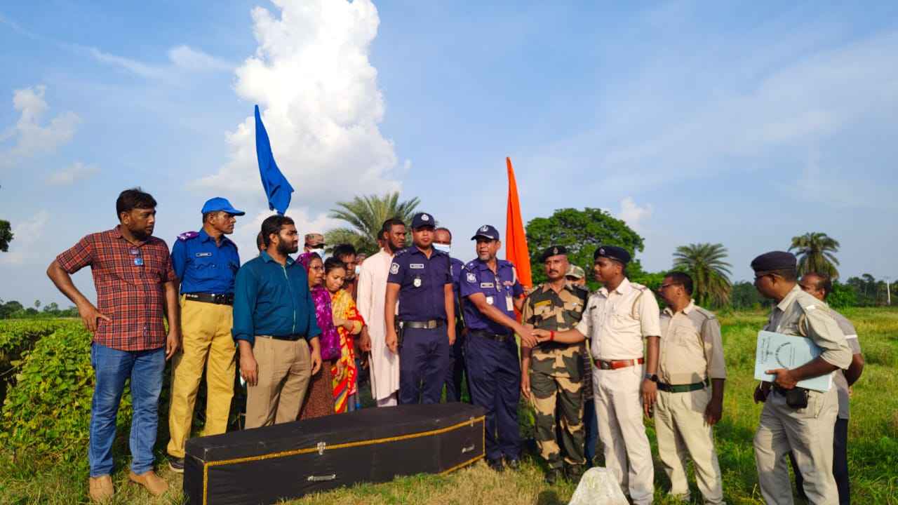 বিএসএফের গুলিতে নিহত বাংলাদেশি যুবকের লাশ আড়াই মাস পর ফিরে পেল পরিবার