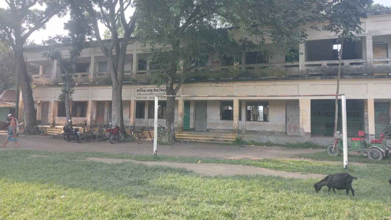 শ্রেণিকক্ষে টিকটক করায় ৭ শিক্ষার্থী বহিষ্কার