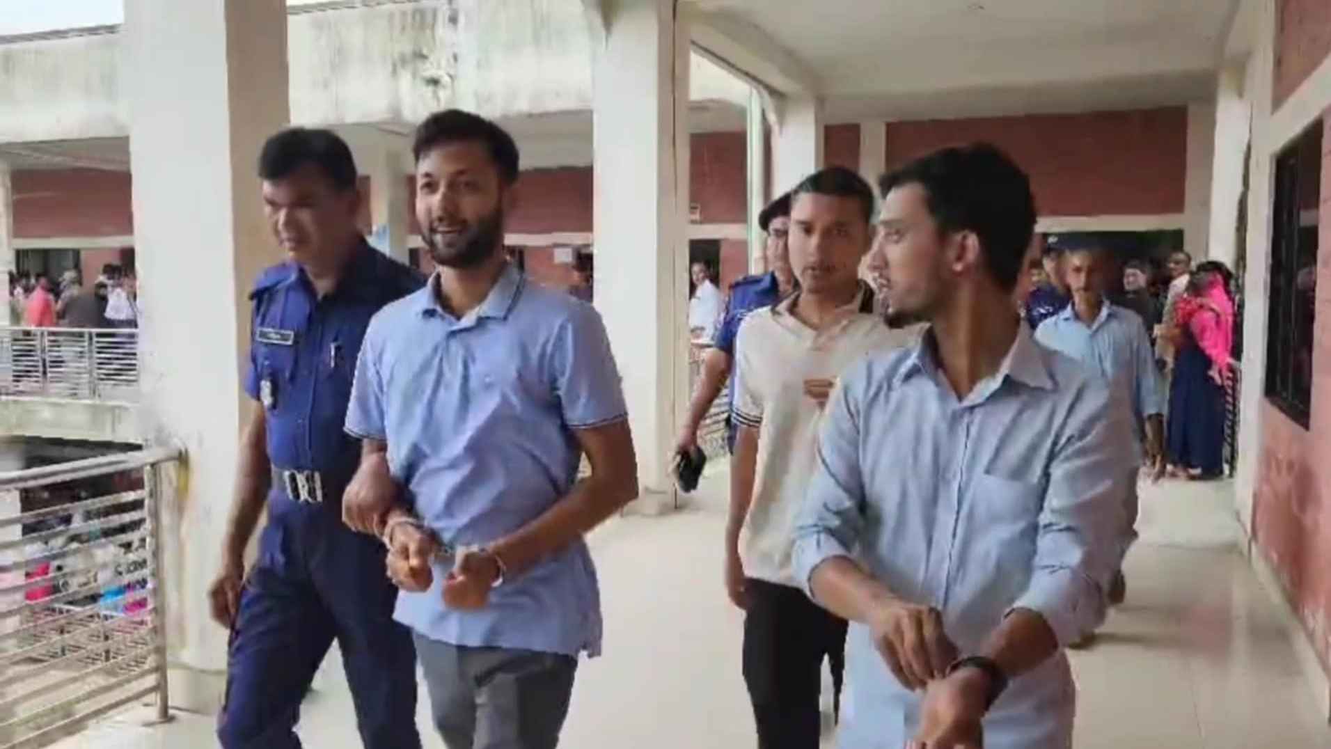 কিশোরীকে সংঘবদ্ধ ধর্ষণ, ৩ যুবকের মৃত্যুদণ্ড