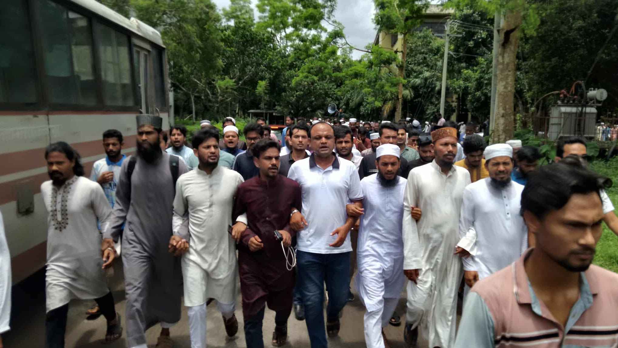 সাজিদের মৃত্যু রহস্য উন্মোচনে ইবিতে বিক্ষোভ