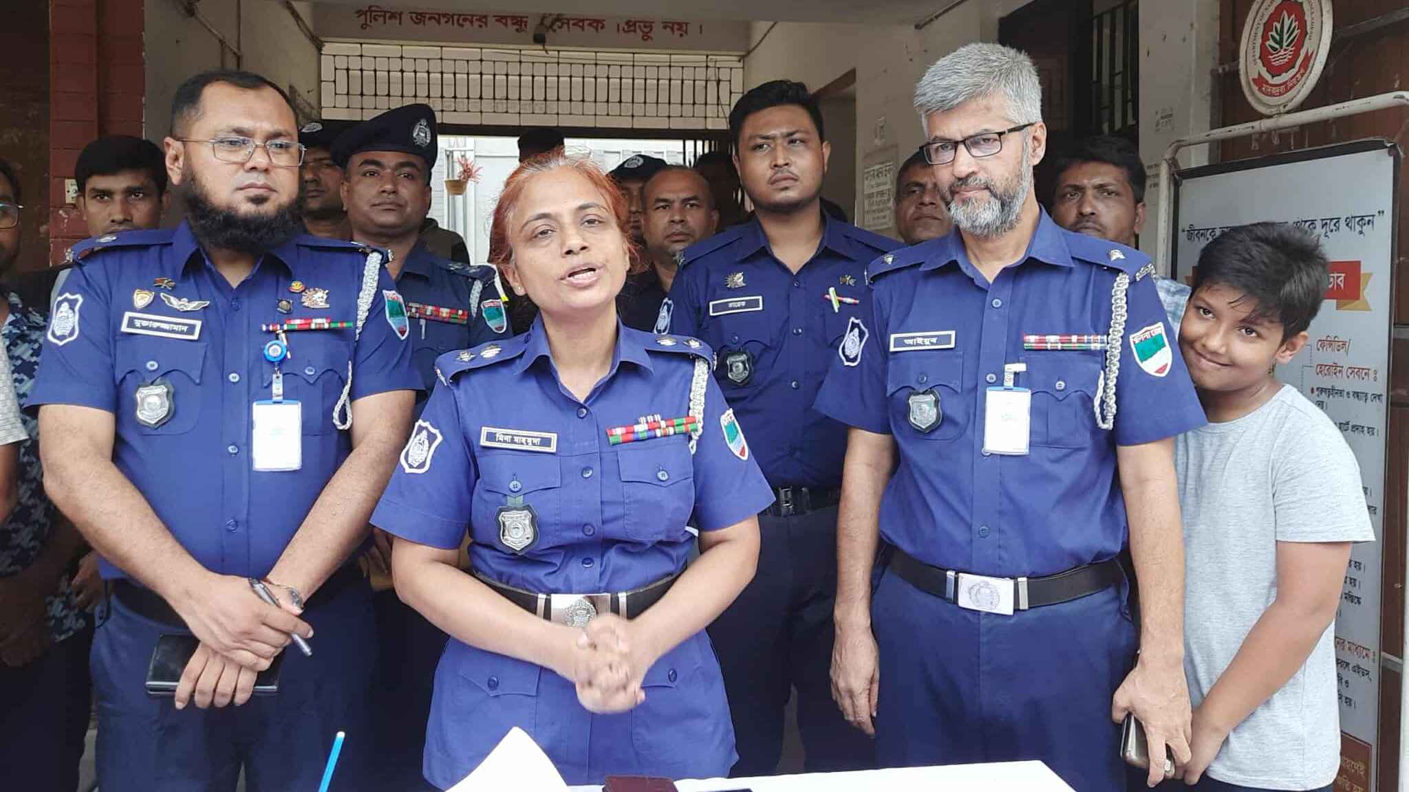 মাগুরায় ৪টি মোটরসাইকেল, ১টি ইজিবাইকসহ ৮ চোর গ্রেফতার