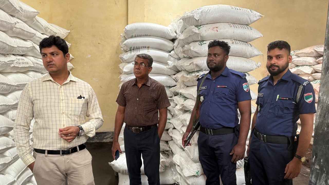 মাগুরায় সার-কীটনাশকের দোকানে অভিযান, ৫০ হাজার টাকা জরিমানা