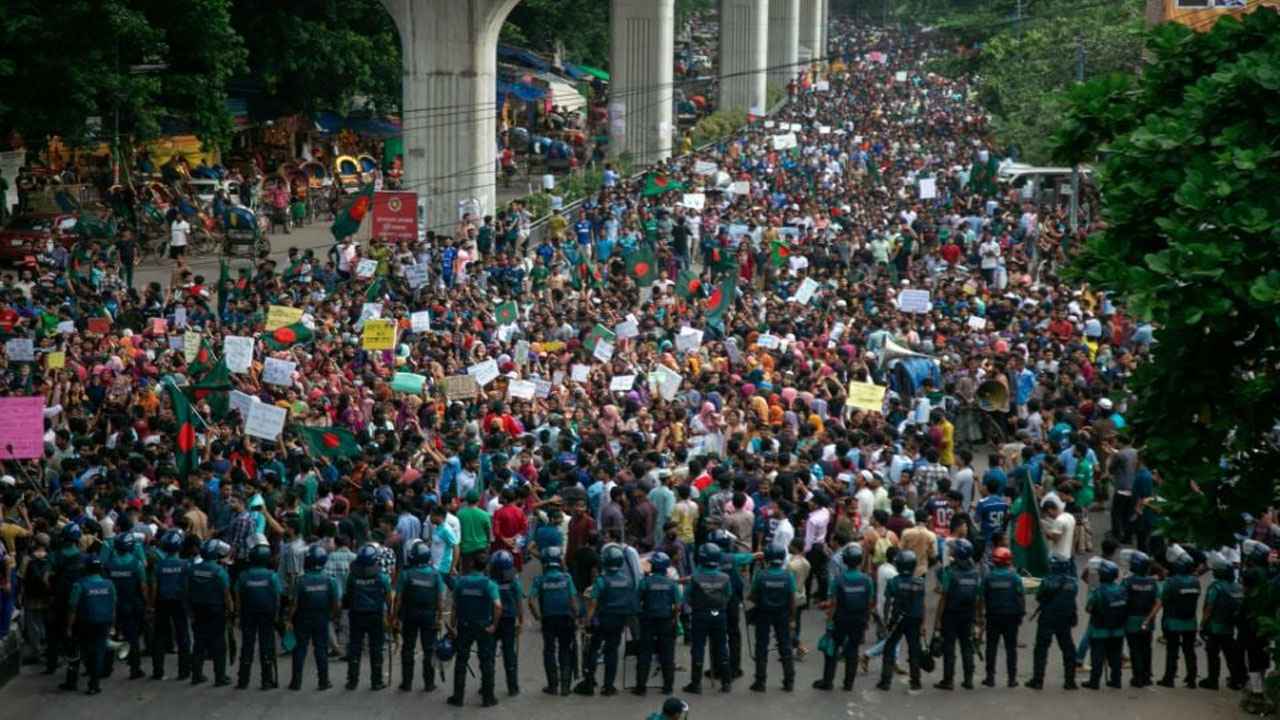 ‘কমপ্লিট শাটডাউন’ কর্মসূচির দ্বিতীয় দিনে সারাদেশে নিহত ৬৭, কারফিউ জারি