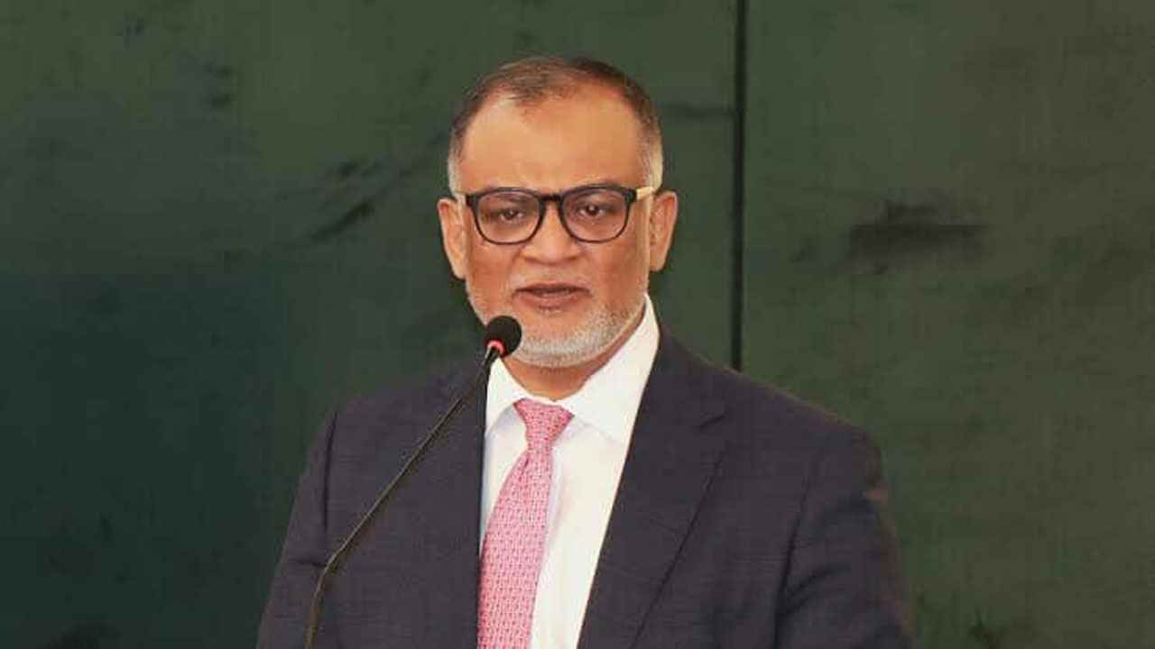 দেশের স্বার্থ ক্ষুণ্ন করে এমন কাজ করবে না সরকার: বাণিজ্য উপদেষ্টা