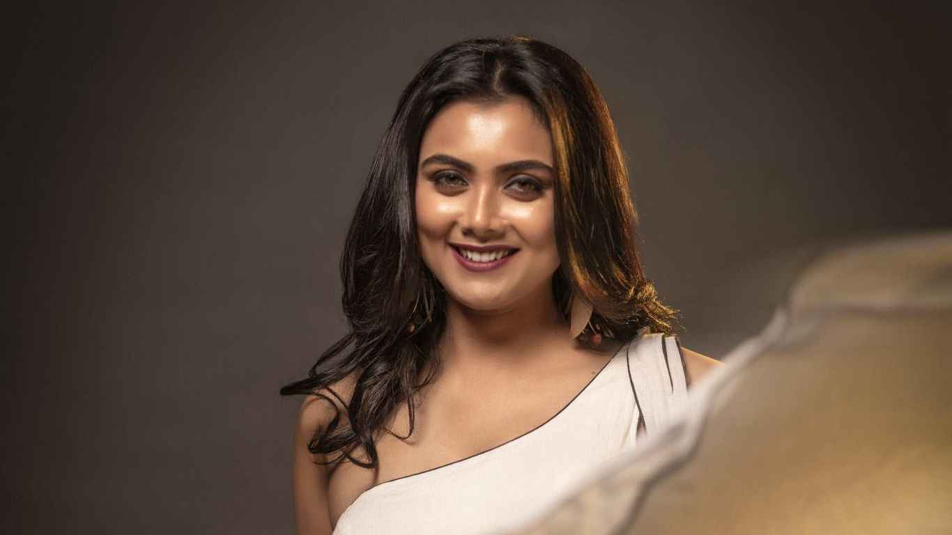ইধিকা পালের হাতে কোনো ছবি নেই 