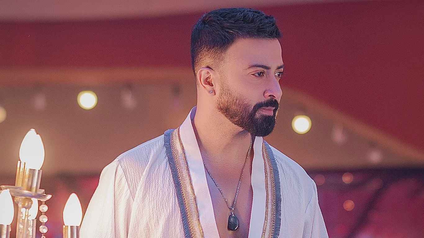 দীর্ঘ সময়ের জন্য দেশ ছাড়লেন শাকিব খান