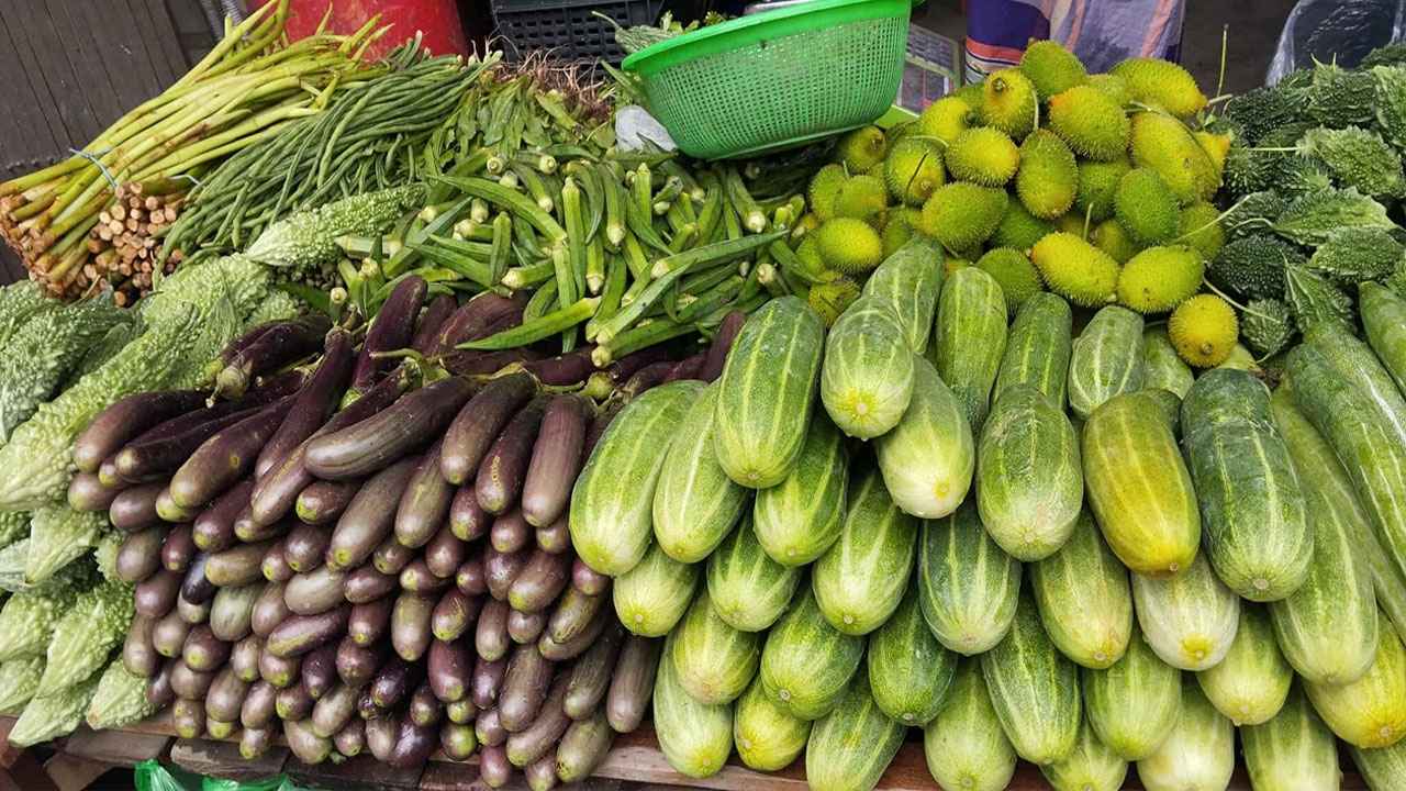 সবজিসহ নিত্যপণ্যের বাজারে কিছুটা অস্বস্তি, চাপে নিম্ন-মধ্যবিত্ত