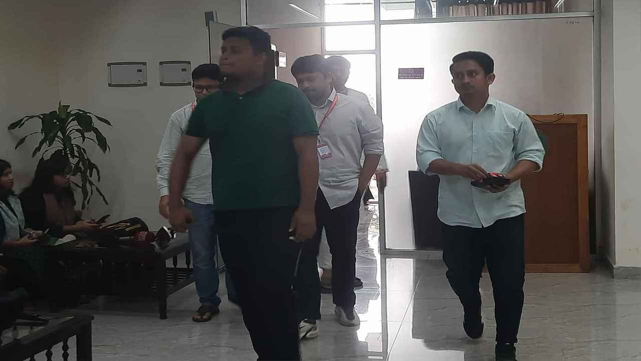 সিইসির সঙ্গে বৈঠকে এনসিপি প্রতিনিধি দল