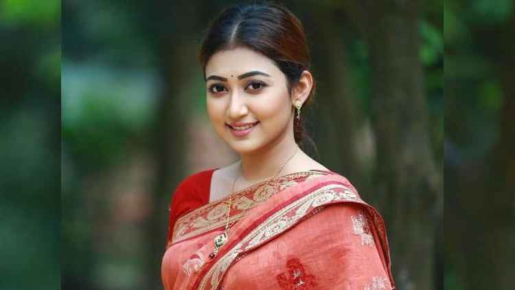 পরিচালক স্বামীর বিরুদ্ধে মদ্যপানের অভিযোগ মানসী প্রকৃতির