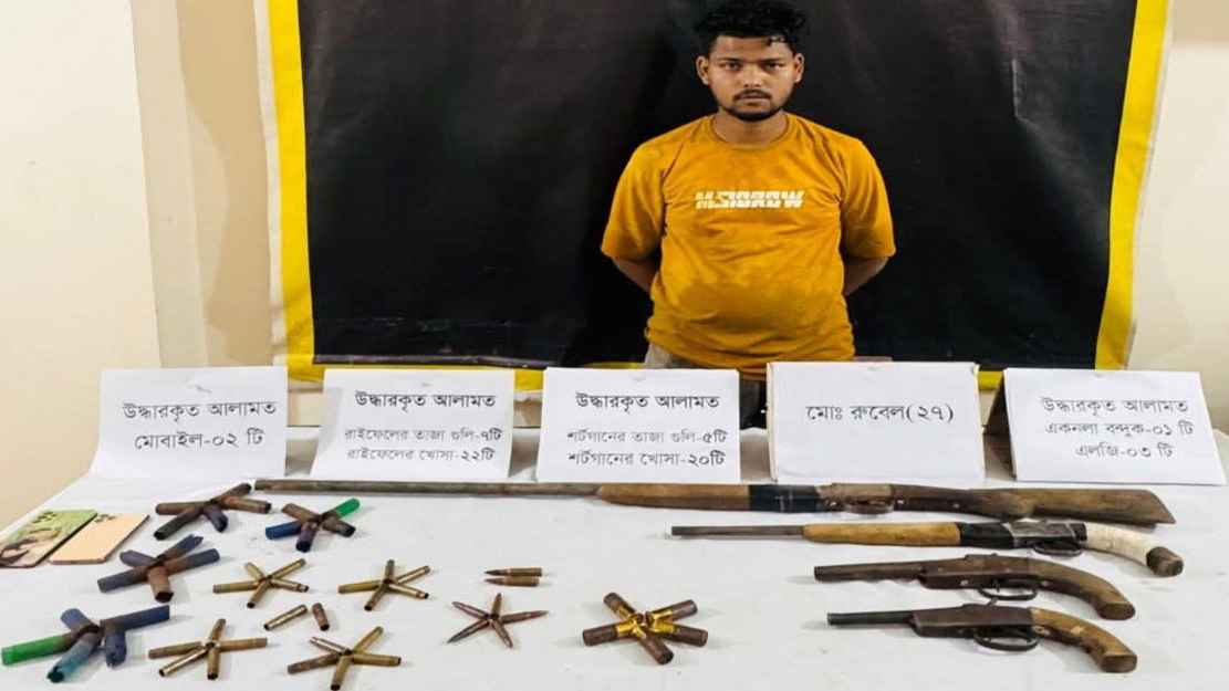 টেকনাফে বিপুল পরিমাণ অস্ত্র-গুলিসহ অপহরণ চক্রের সদস্য আটক