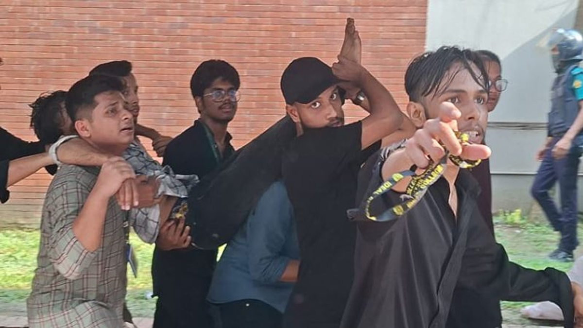 সচিবালয়ের সামনে পুলিশ-শিক্ষার্থী সংঘর্ষে আহত ৮০