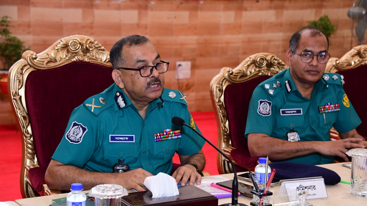 অপরাধীদের কঠোরভাবে দমন করতে হবে: ডিএমপি কমিশনার