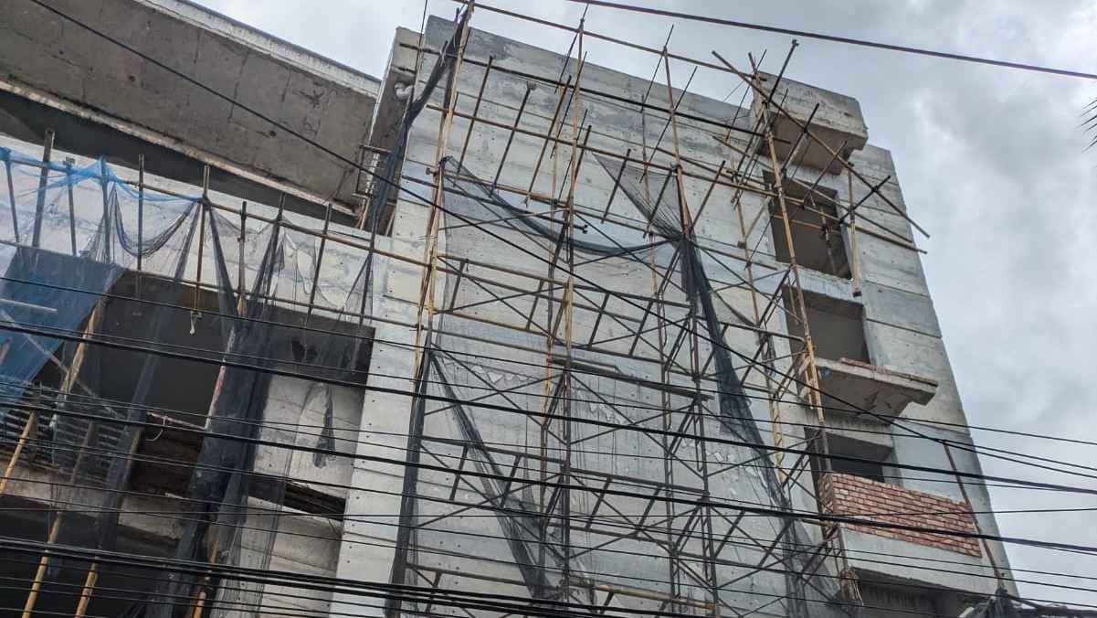 প্রকৌশলীসহ নিহত ৩: ত্রুটিপূর্ণ আটতলা ভবন নির্মাণের অভিযোগ