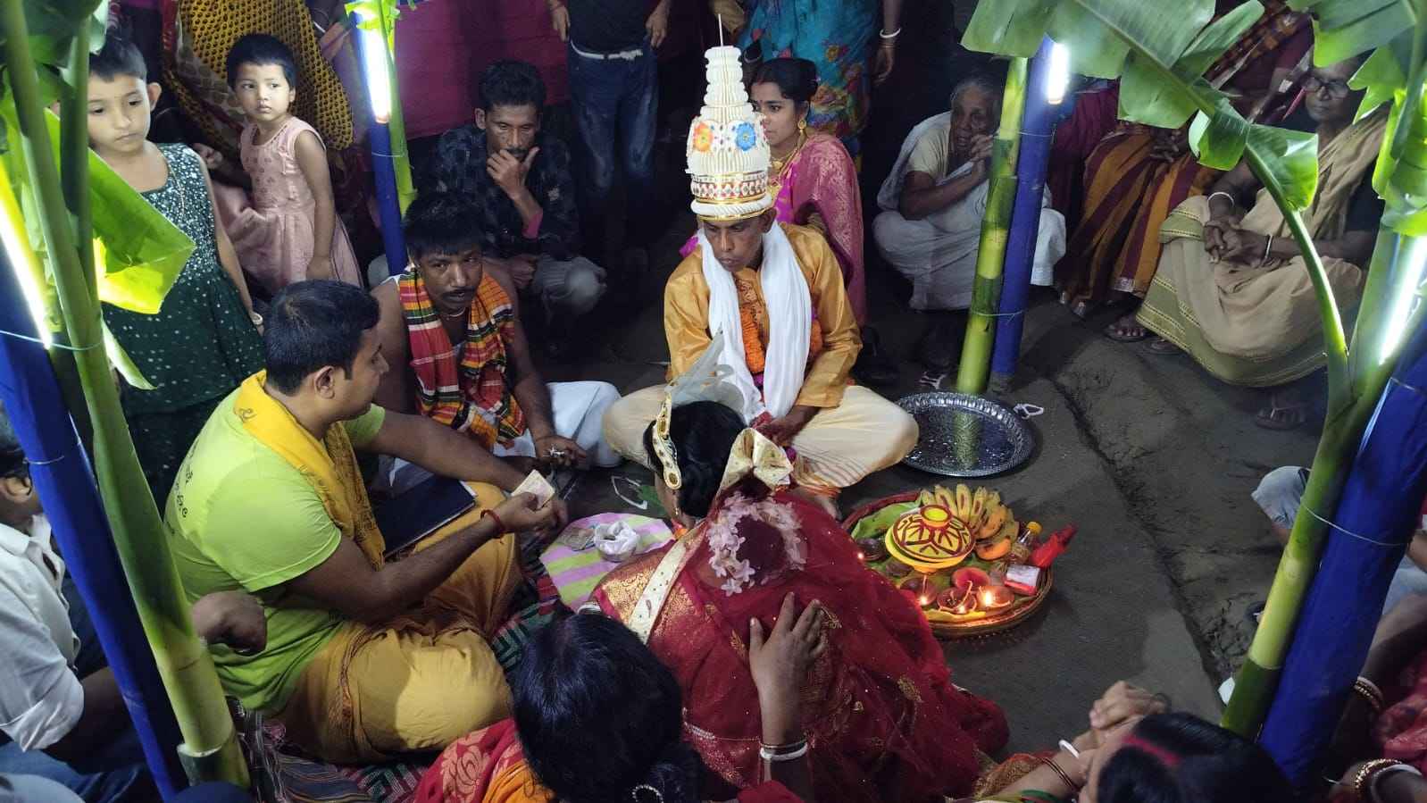 কন্যা দায়গ্রস্ত বাবার পাশে ইউএনও, দিলেন বিয়ে