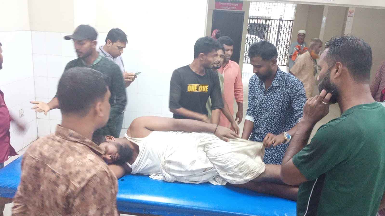 বরগুনায় বিএনপির প্রস্তুতি সভা শেষে দুই পক্ষের সংঘর্ষে আহত ১৫