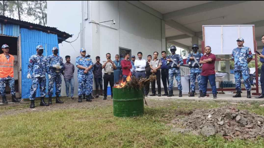 বরগুনায় কোস্ট গার্ডের অভিযানে উদ্ধার করা মাদকদ্রব্য ধ্বংস