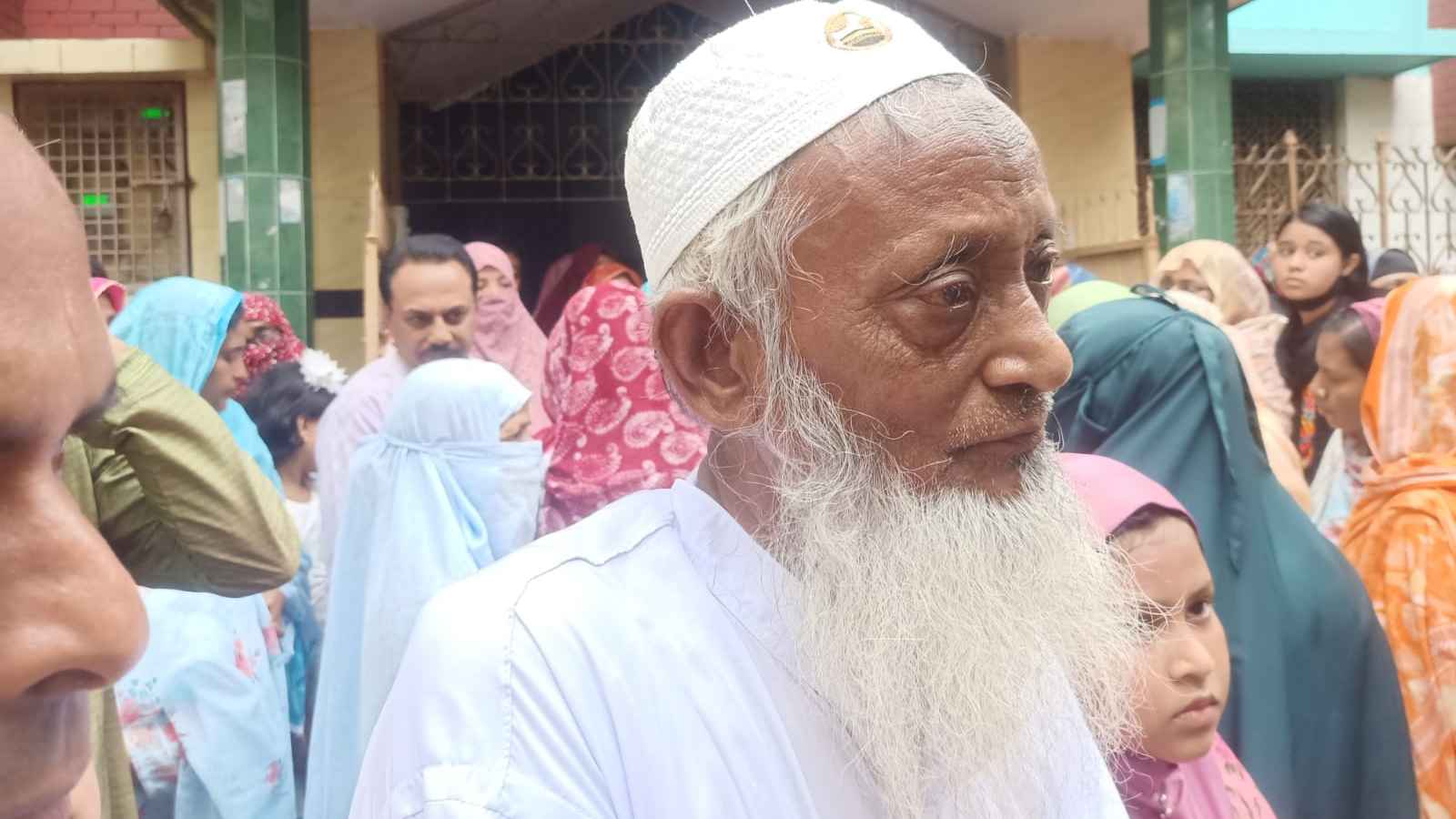 বিদায়ের দিন নানার কাছে নিরাপদে থাকার দোয়া যান পাইলট তৌকির