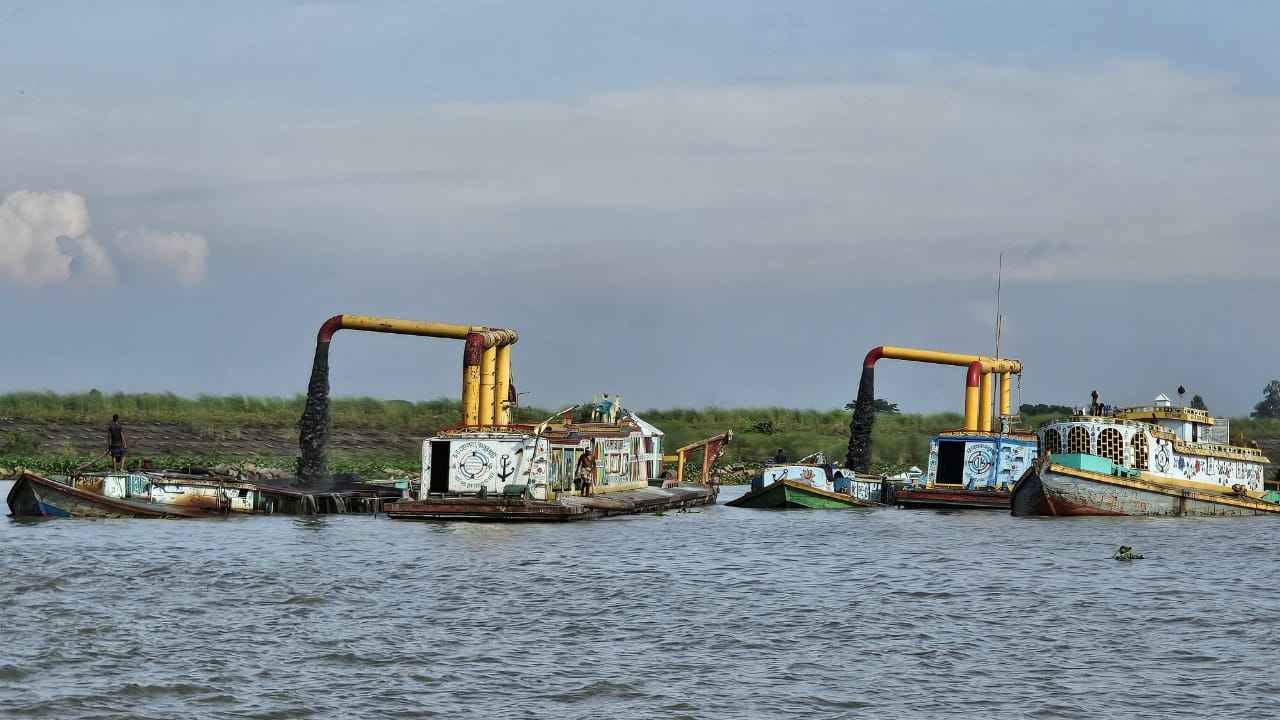 Анасы қызын гинекологқа алып келді. Жоғарыдан секс видео