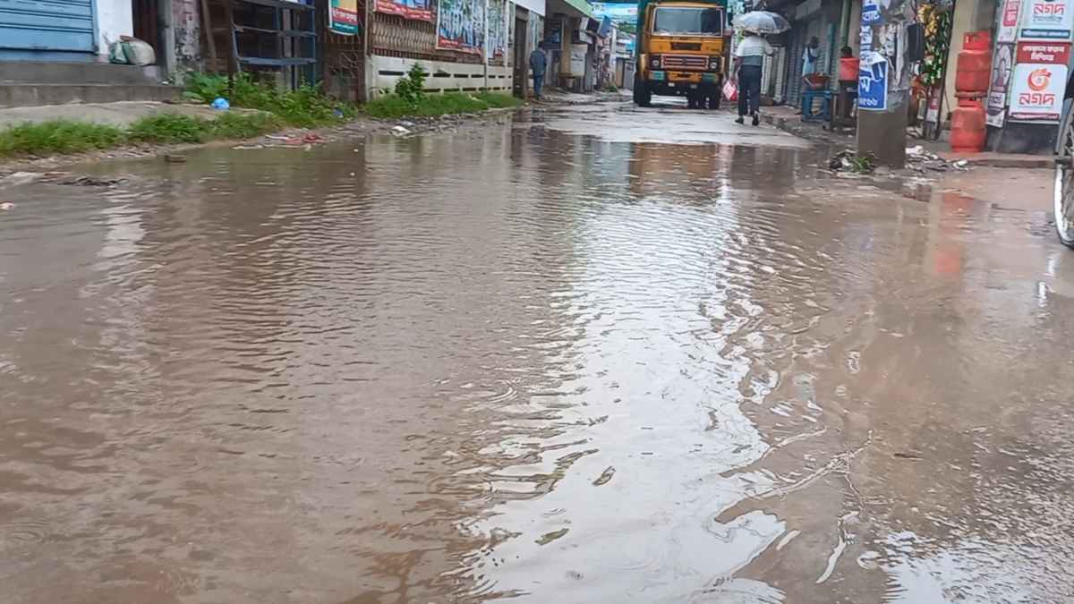 মাদারীপুরে ২৪ ঘণ্টায় ৬৯.৪ মিলিমিটার বৃষ্টিপাত রেকর্ড, জনজীবন বিপর্যস্ত