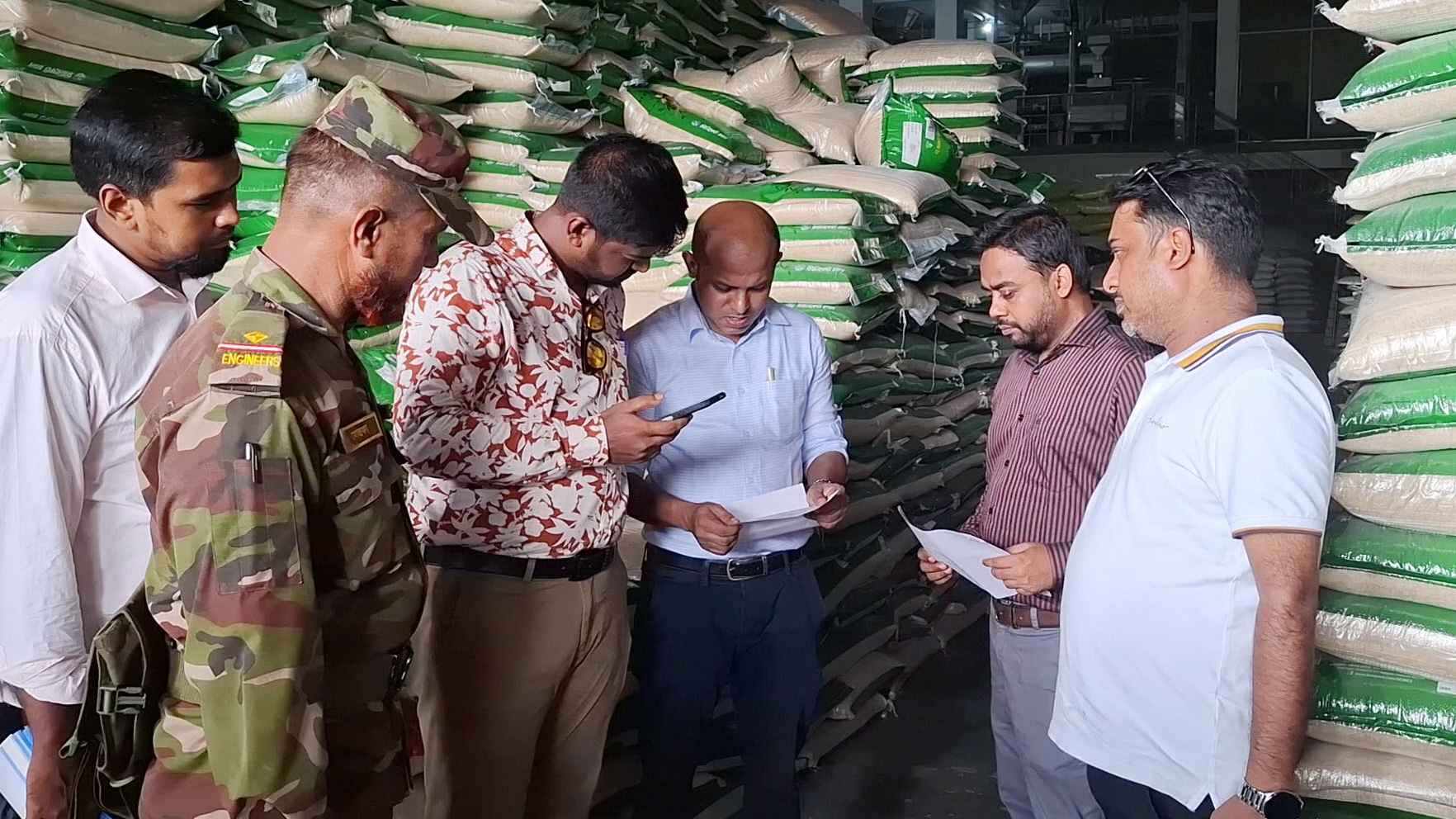 নওগাঁয় অবৈধ ধান-চাল মজুদ, ৬ প্রতিষ্ঠানকে জরিমানা