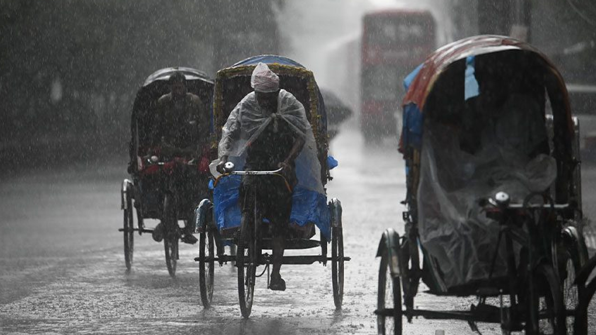 ‘বৃষ্টিতে রিকশা চালালে, পরের দিন জ্বর উঠে’