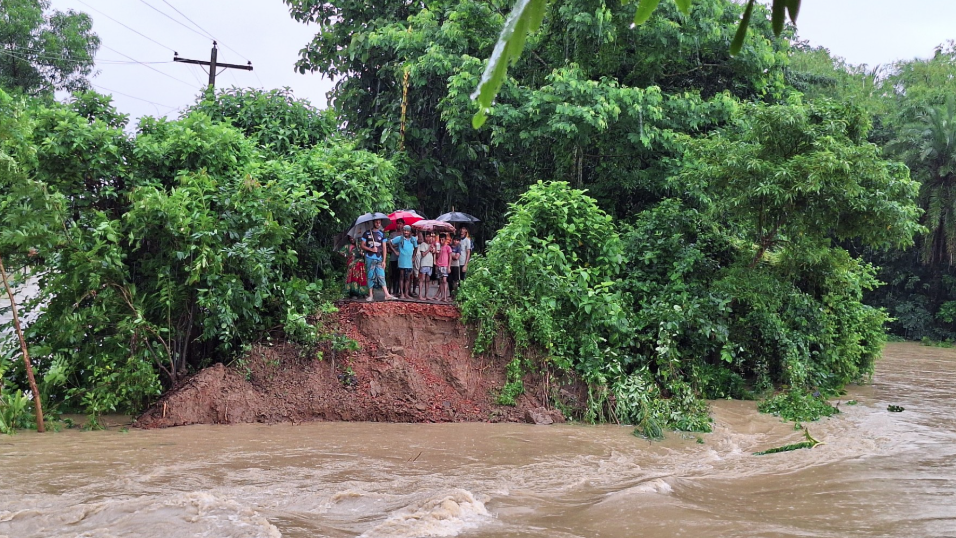 ফেনীতে বন্যায় প্রস্তুত ১৫৩ আশ্রয়কেন্দ্র, খোলা হয়েছে কন্ট্রোল রুম