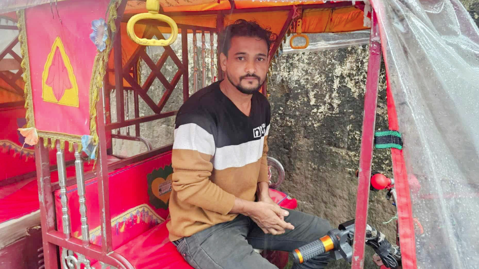 কুড়িয়ে পাওয়া ১৫ লাখ টাকা ফেরত দিলেন অটোরিকশা চালক