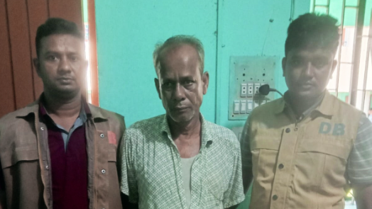 নেছারাবাদে ডিবি পুলিশের হাতে ৫ কেজি গাঁজাসহ গ্রেফতার ১