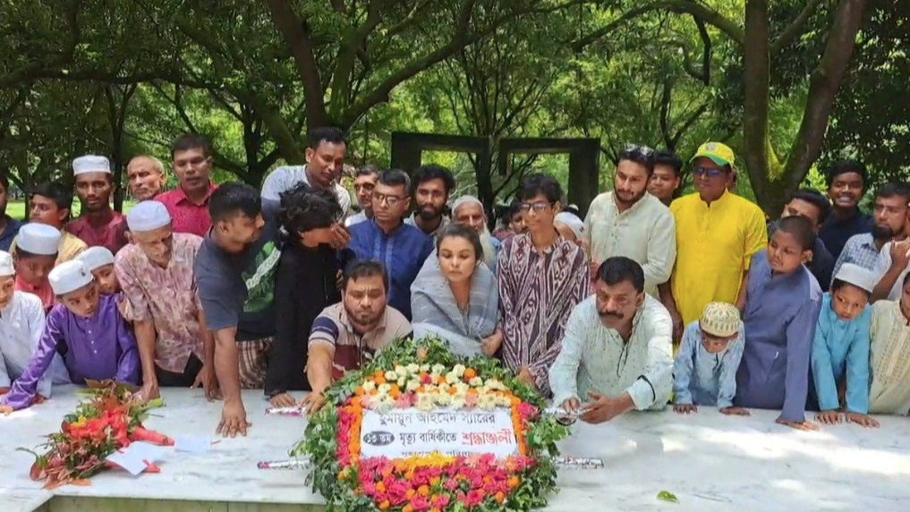 শ্রদ্ধা ও ভালোবাসায় হুমায়ূন আহমেদের ১৩ তম মৃত্যুবার্ষিকী পালন