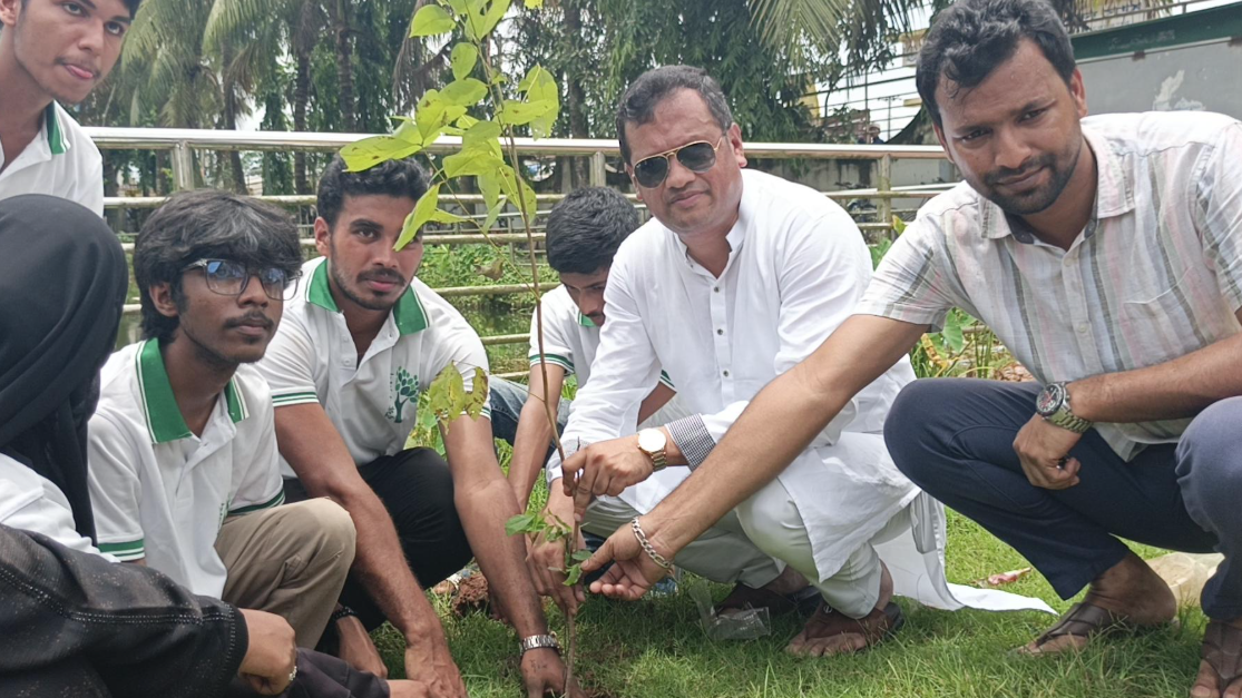 পিরোজপুরে বিএনপির বৃক্ষরোপণ কর্মসূচি পালিত