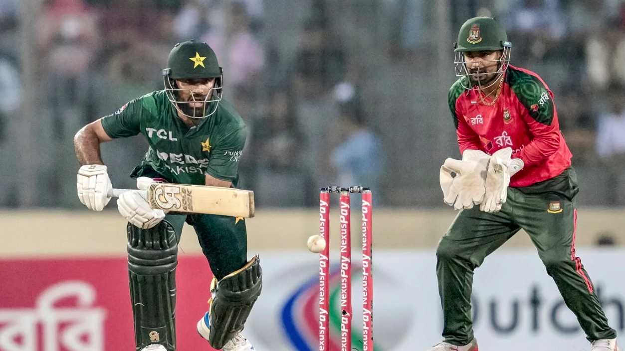 দ্রুত ৩ উইকেট হারিয়ে চাপে পাকিস্তান