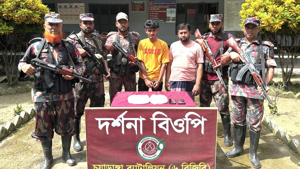 দর্শনায় ১১ কেজি ভারতীয় রূপাসহ ২ চোরাকারবারি আটক