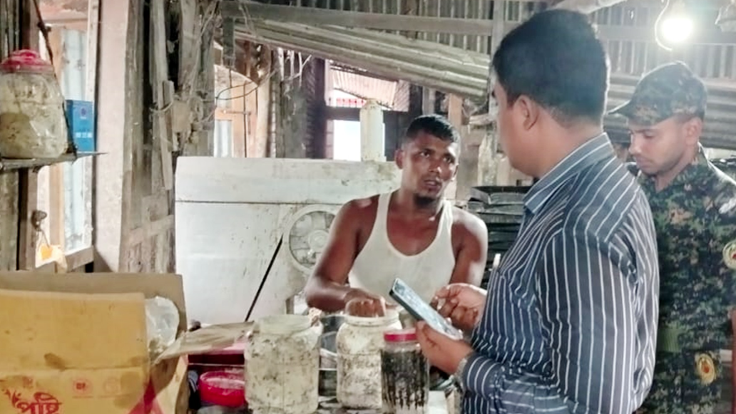 মেয়াদ উত্তীর্ণের তারিখ ছাড়া খাবার তৈরি, কারখানা মালিককে জরিমানা
