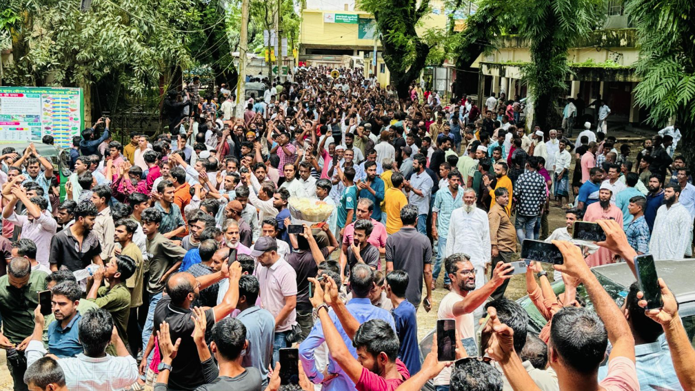 মিরসরাইয়ে ৫ নেতার বহিষ্কারাদেশ প্রত্যাহার চেয়ে বিক্ষোভ