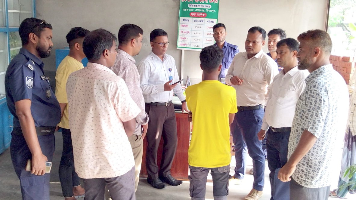 বোচাগঞ্জে সরকারি সার বিক্রিতে অনিয়ম, ৫০ হাজার টাকা জরিমানা