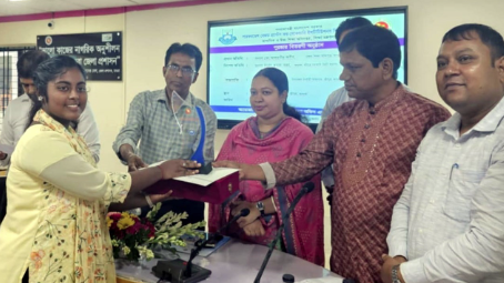 মাগুরায় কৃতী শিক্ষার্থীদের মাঝে পুরস্কার বিতরণ