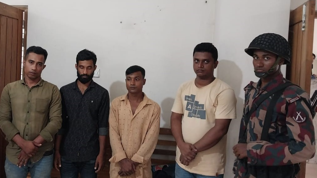 রামগড়ে বিরল প্রজাতির তক্ষক পাচারকালে গ্রেফতার ৪ 