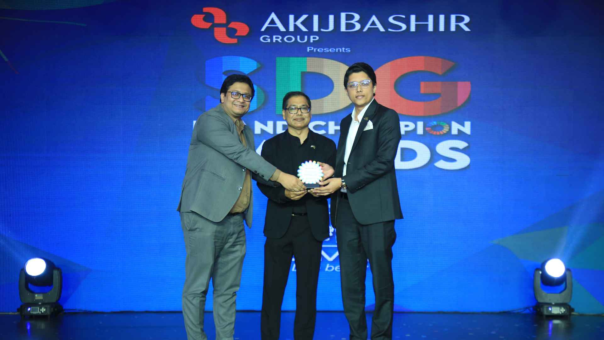 শিল্প, উদ্ভাবন ও অবকাঠামোগত খাতে পুরস্কৃত হলো ওয়ালটন ডিজি-টেক