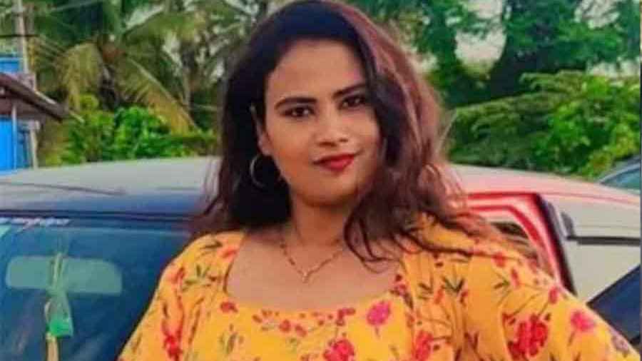 পরকীয়া সন্দেহে অভিনেত্রীকে কোপাল স্বামী