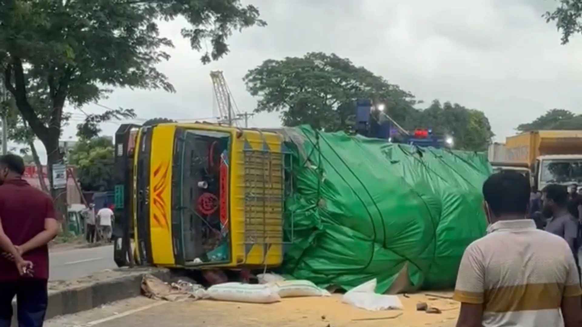 মুন্সিগঞ্জে বাস-ট্রাক সংঘর্ষে নিহত ১,আহত ১২