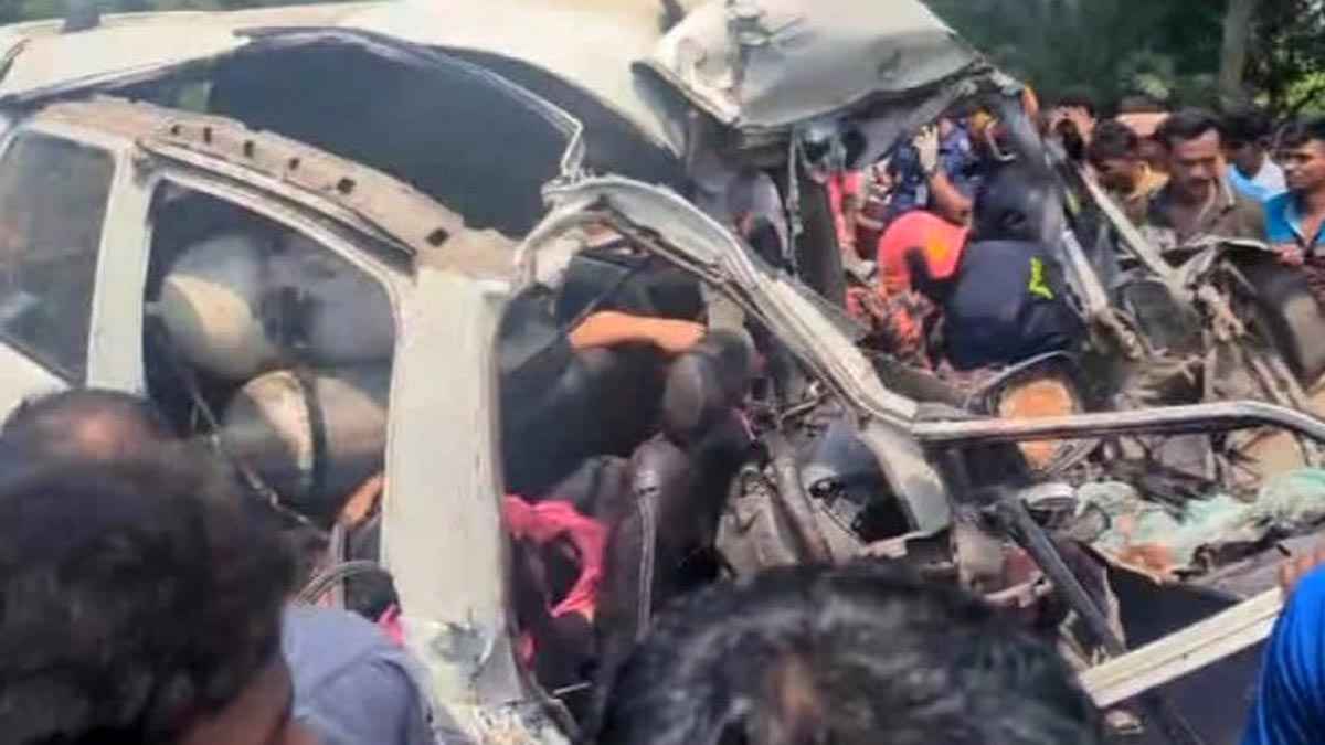 বগুড়ায় বাসের ধাক্কায় মোটরসাইকেল আরোহী দুই ভাই নিহত