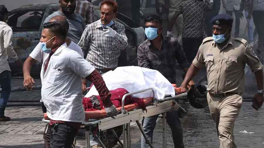 এয়ার ইন্ডিয়ার ‘ভুল’ যাত্রীদের মরদেহ পাঠানো হয়েছে ব্রিটেনে! 