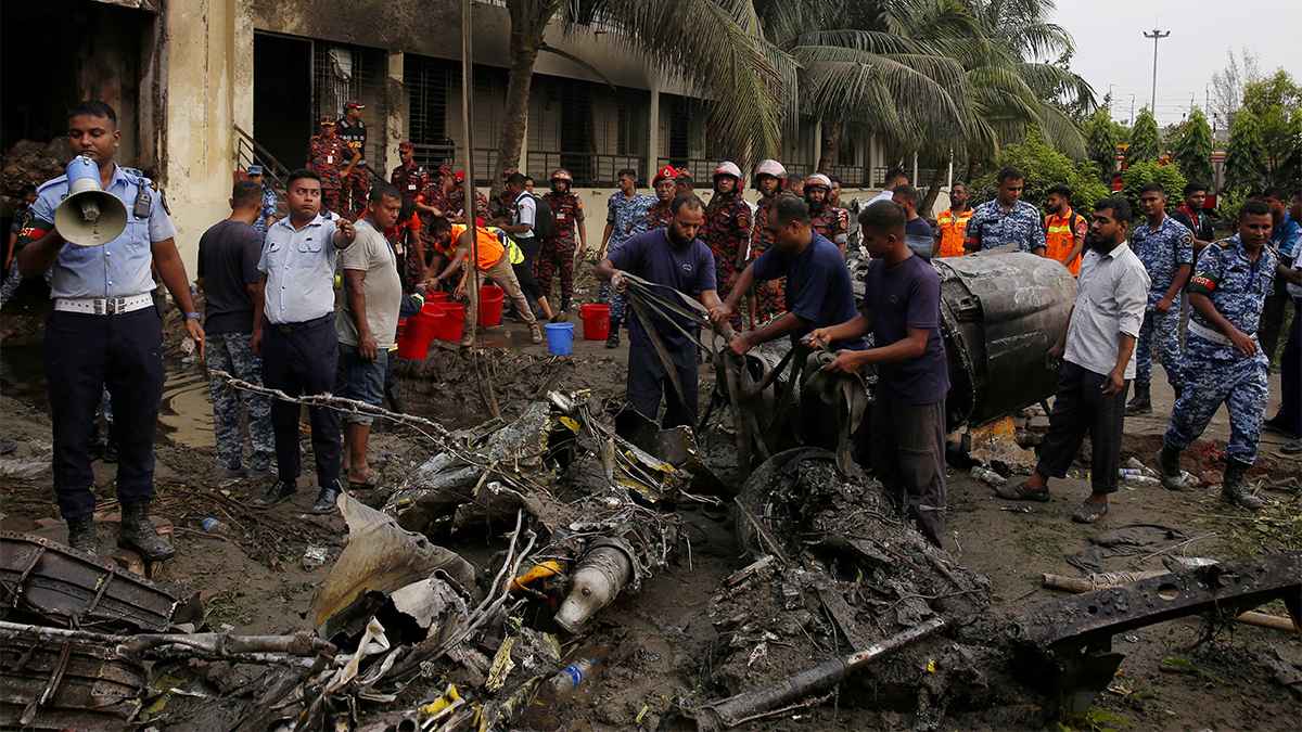 ঢাকার আকাশে সামরিক বিমান কতটা যুক্তিযুক্ত?